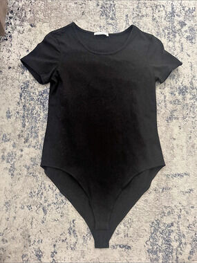 MANGOPOR Short Sleeve Bodysuit in Black Size Small Like New